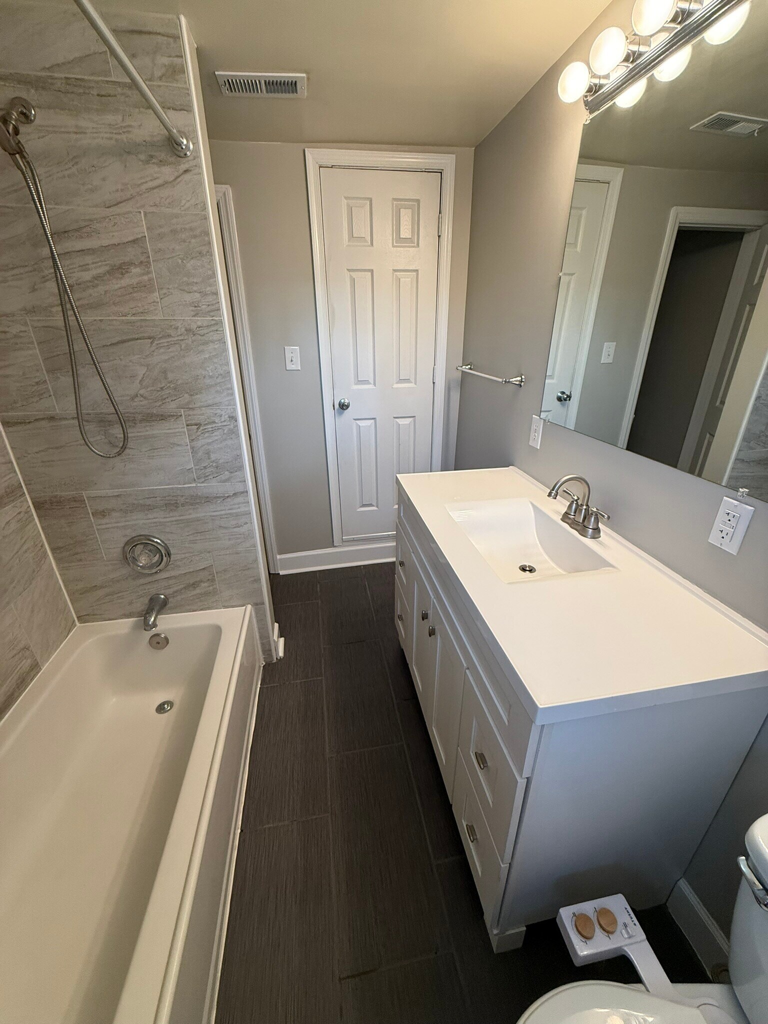 Bathroom - 503 E Potomac St