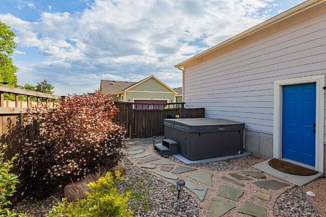 Building Photo - Beautiful mountain views from a Gold Hill Mesa corner lot with a hot tub!