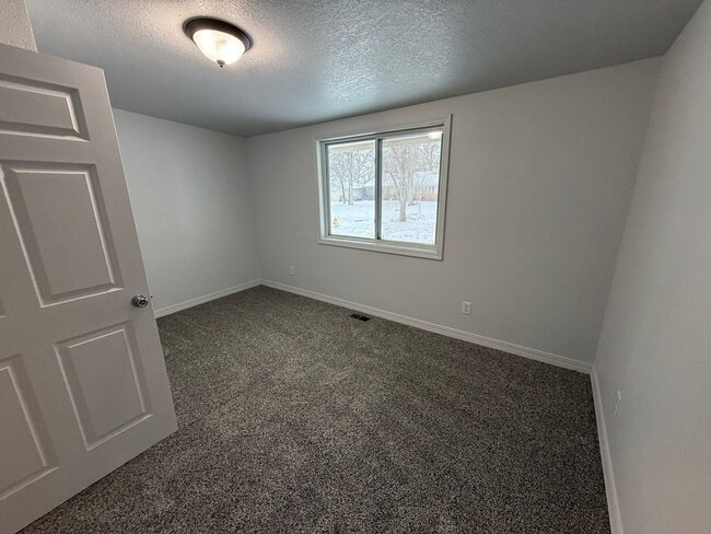 Building Photo - 3 Bedroom Home