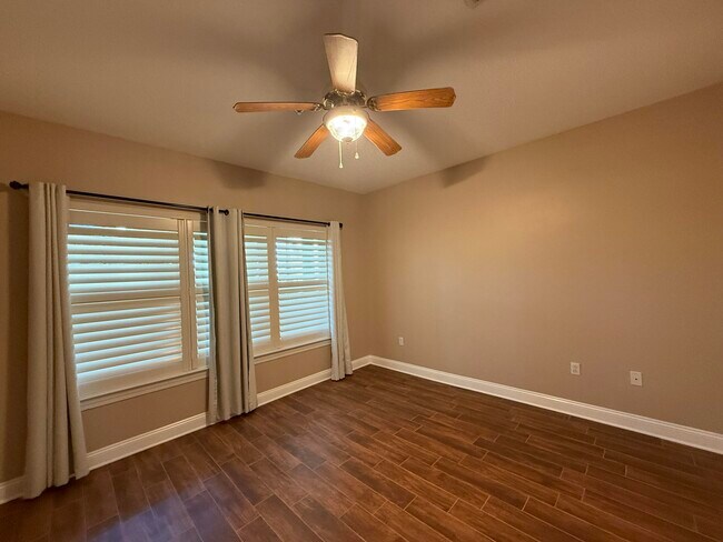 Building Photo - 5 Laguna St