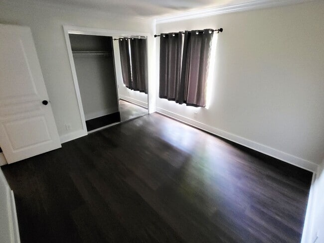 Building Photo - NEW PRICE REDUCTION!!! Beautiful Condo: 3 ...