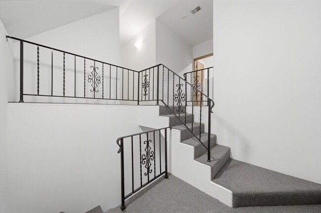 Building Photo - 3300 N Southport Ave