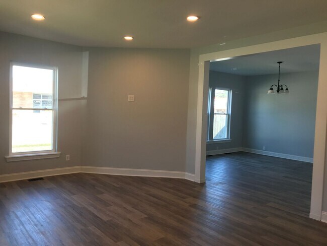 Building Photo - 1001 S 8th St