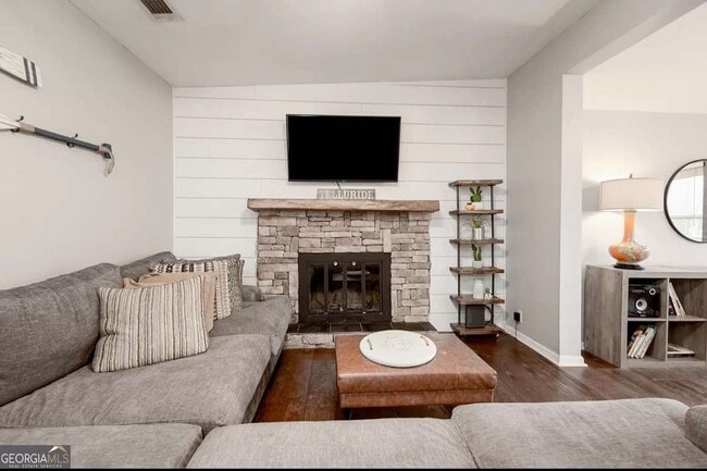 Building Photo - 7865 Wilkinson Dr
