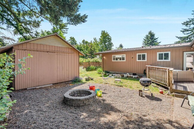 Building Photo - Charming 3-bdrm/2-bath Mid-Century ranch—A...