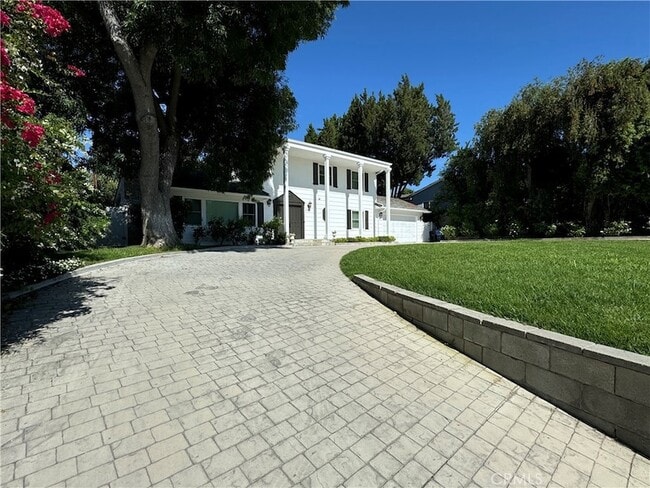 Building Photo - 23861 Crosson Dr