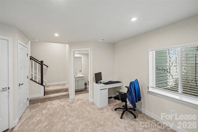 Building Photo - 9330 Mallard Mls Dr
