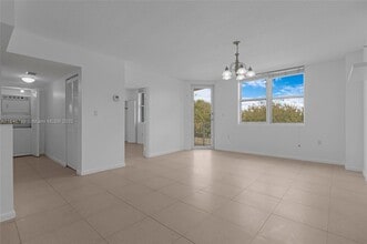 Building Photo - 1555 N Treasure Dr