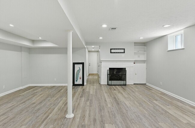 Building Photo - Spacious 4-Bedroom Home for Rent in Desira...