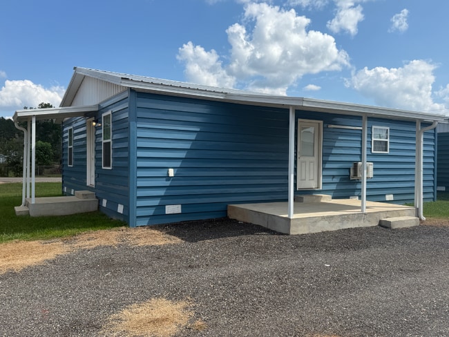 Building Photo - 80 Redwood Ln