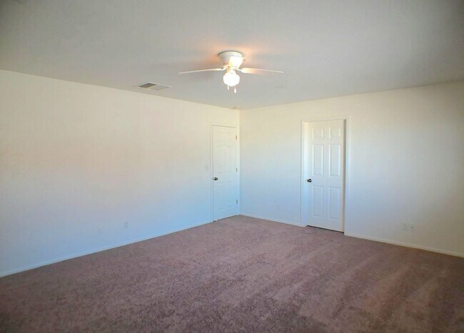 Building Photo - **Move In Special $200 Off 1st Month's Ren...