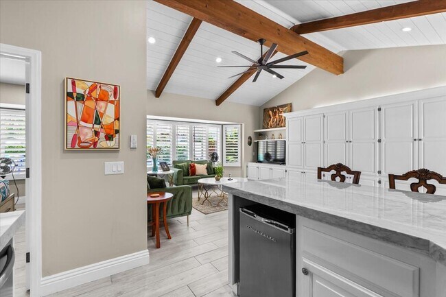 Building Photo - 48731 San Vicente St