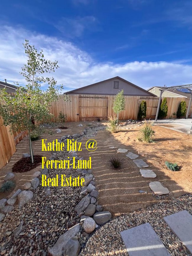 Building Photo - Back on market!! CUTE newer Lemmon Valley ...