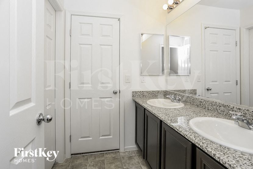 Building Photo - 4056 Little Bay Ave