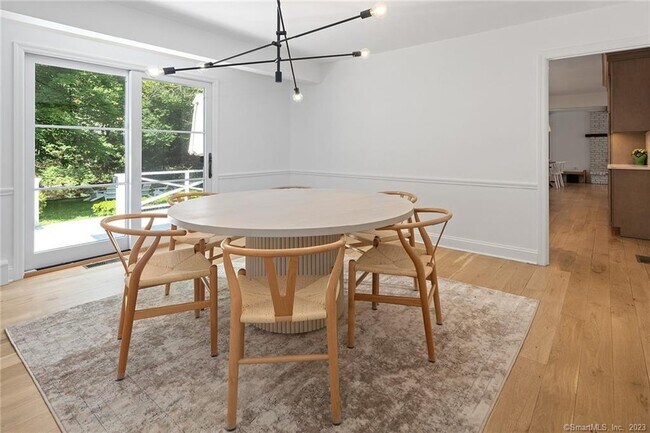 Building Photo - 33 Riverfield Dr