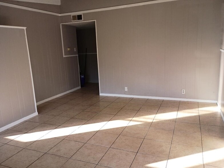 Building Photo - 2702 Houston Ave