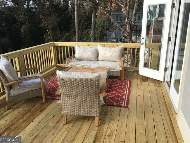 Building Photo - 311 Delmont Dr NE