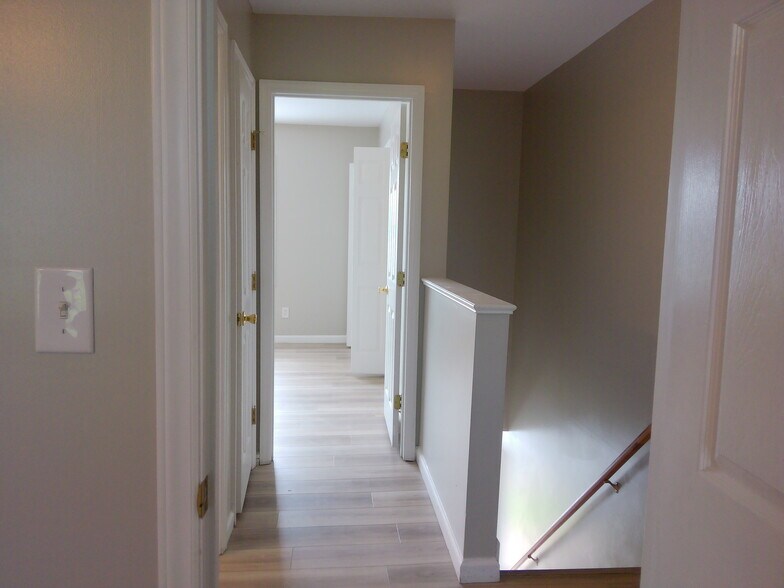 Building Photo - 2375 Vineyard Dr