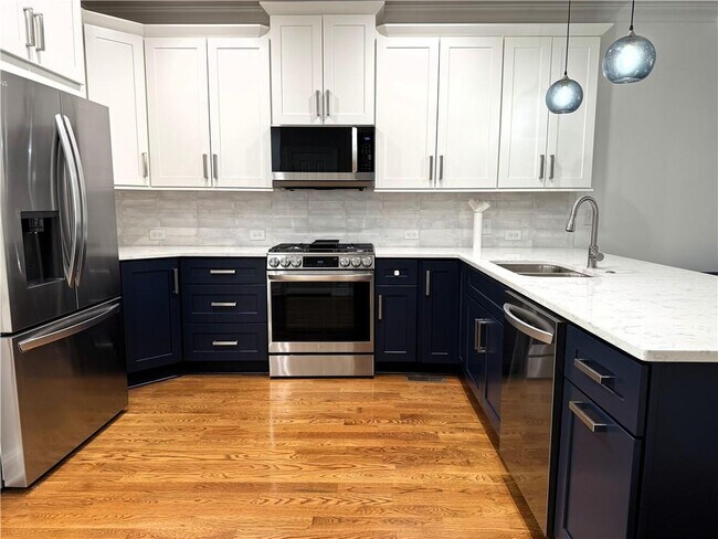 Building Photo - 4858 Lamoyne Ln