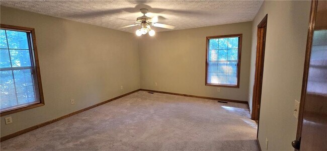 Building Photo - 303 Cacique Ct