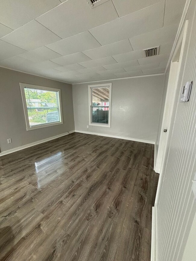 Building Photo - 2 bed 1 bath