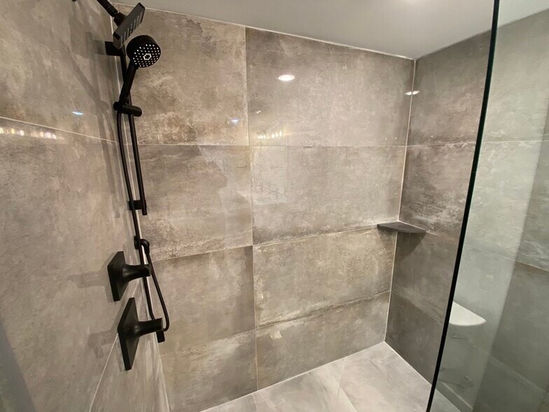 Building Photo - 301 Somerville Ave