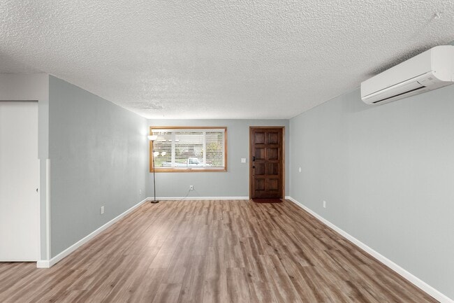 Building Photo - Charming 3 BR/ 1.5 Bath Mt. Pleasant Home.