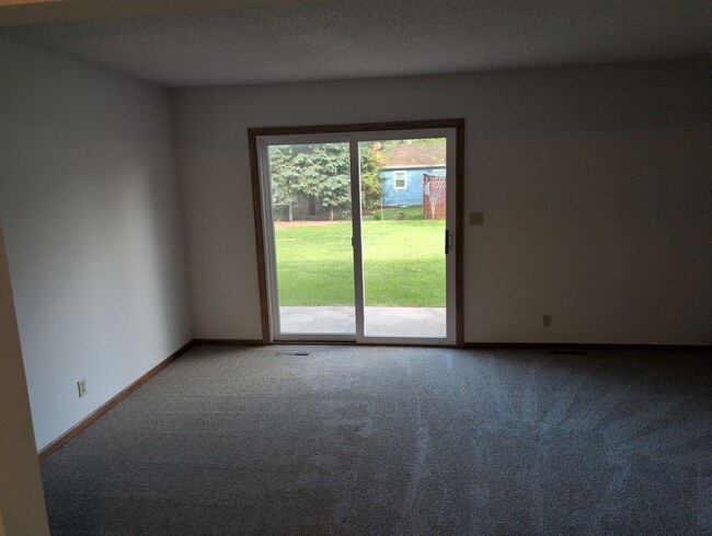 Building Photo - Fully Updated 3 Bedroom 3 Bath Townhouse with 2 Stall Attatched Garage