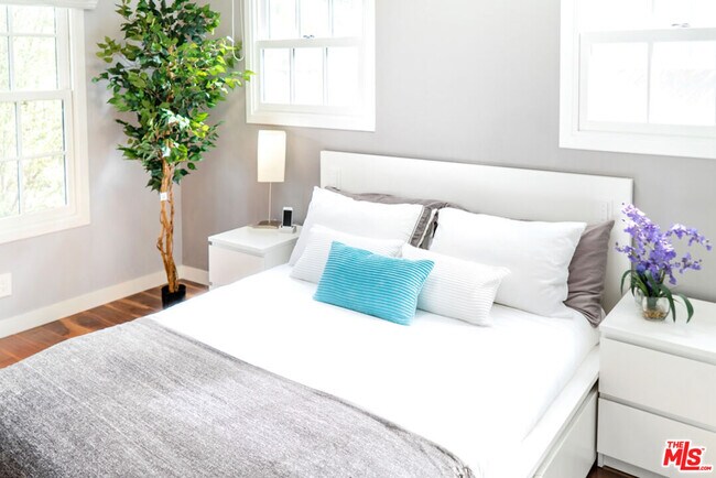 Building Photo - 3769 Greenwood Ave