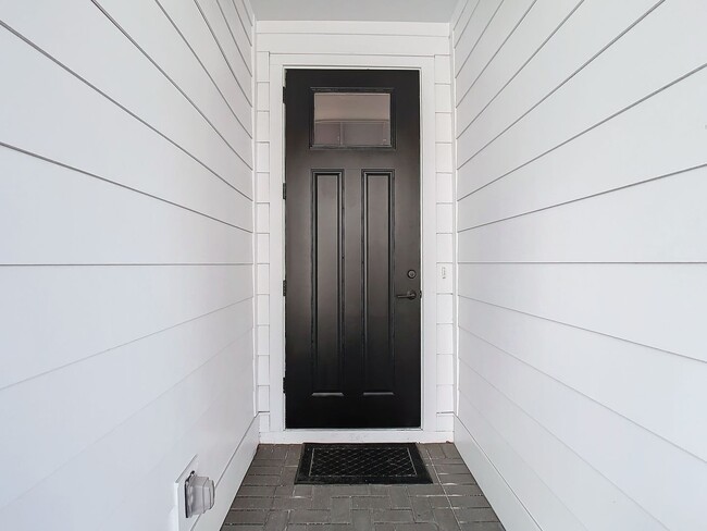 Building Photo - Now Leasing Brand New Constructed Townhous...