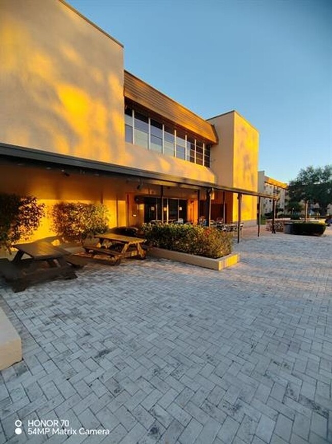 Building Photo - Welcome to Tampa Racquet Club – Where Comf...