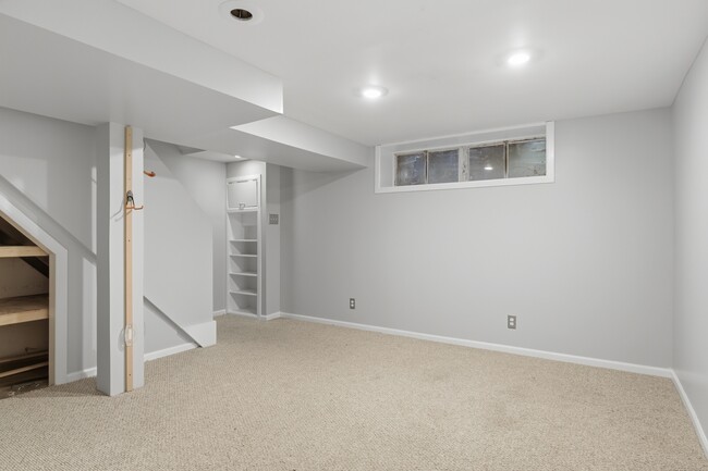 Building Photo - 1316 Ivanhoe St