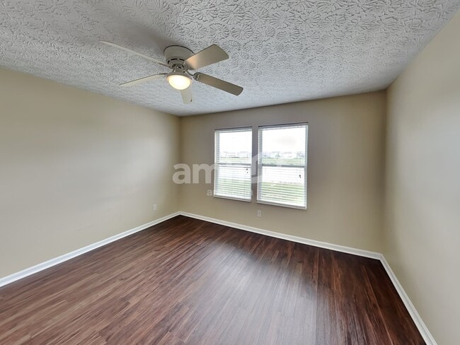 Building Photo - 8 Danielson Cir