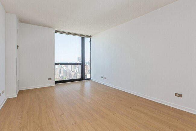 Building Photo - 1122 N Clark St