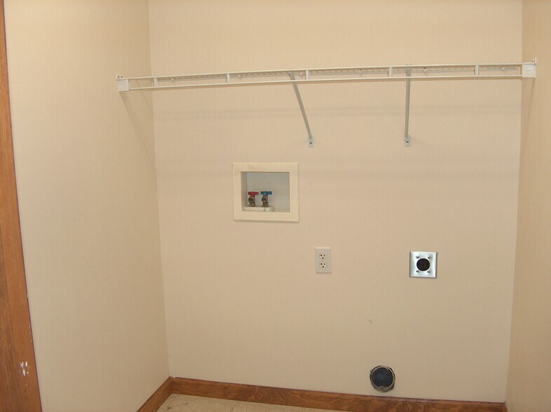 Building Photo - 1106 Heather Dr