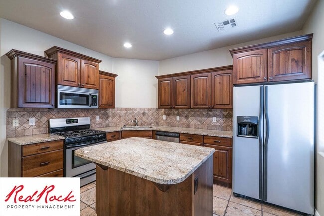 Building Photo - Beautiful Southgate Townhome!