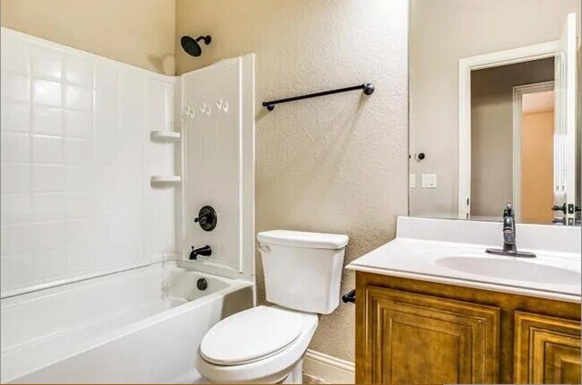 Building Photo - 6625 Thistle Wood Dr