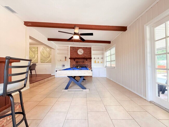 Building Photo - 904 15th St NE