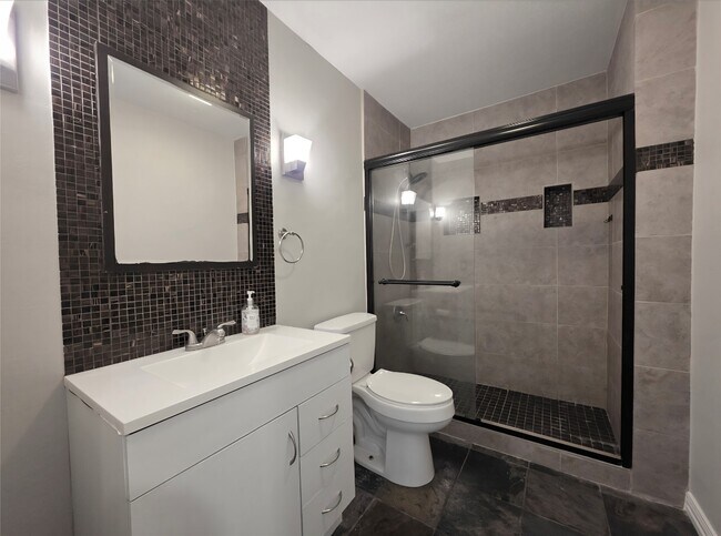 Building Photo - 2277 S Kirkwood Rd