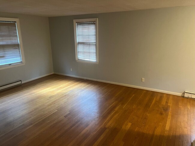 Building Photo - Spacious 2 Bedroom Minutes From UNC Campus