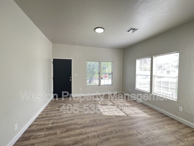 Building Photo - 908 NW 95th St