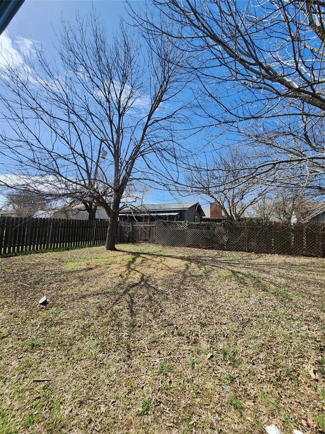 Building Photo - 2107 Old W Pl