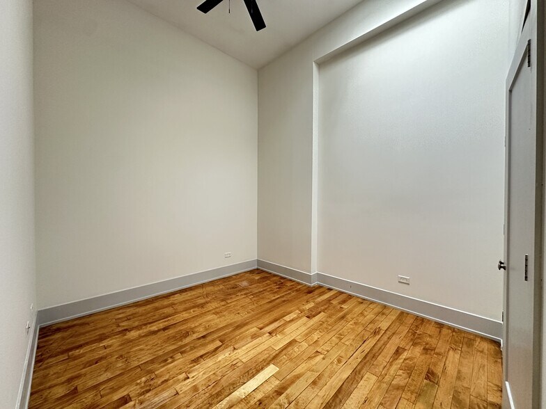 Building Photo - 1432 W 21st St