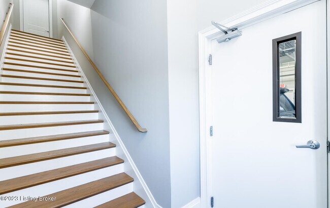 Building Photo - 10400 Meeting St