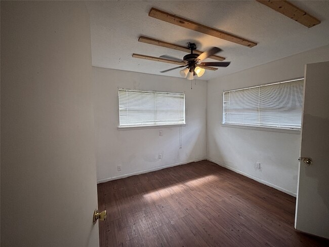 Building Photo - 4222 Wipprecht St