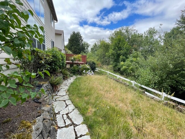 Building Photo - Fantastic Bethany Home with Attached Garag...