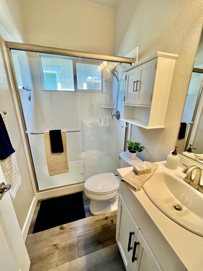 Building Photo - Awesome 3 Bedroom Home for Rent in West Ro...