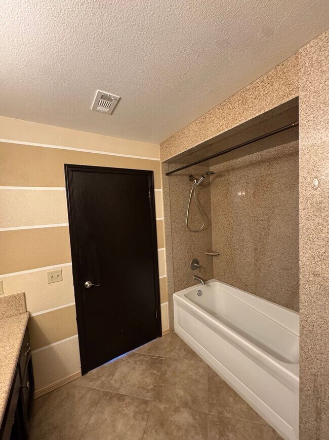 Building Photo - 3-Bedroom Home on Spacious Property in a Great Nipomo Location