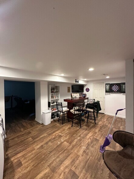 Building Photo - 136 W Squantum St