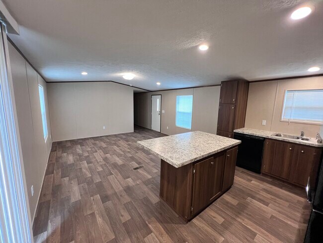 Building Photo - 1711 McKenzie Rd